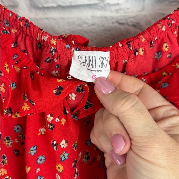 Sienna Sky Red Floral Elastic Ruched Waist Short Sleeve Blouse Top Sz XS - Picture 2 of 6
